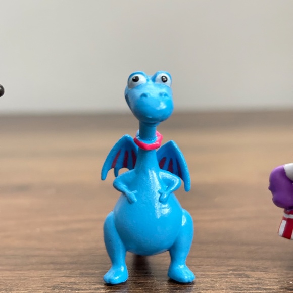 DISNEY Jr Toy Figures DOC MCSTUFFINS Stuffy Chilly Hallie SET of 4 Cake Toppers - Picture 4 of 10